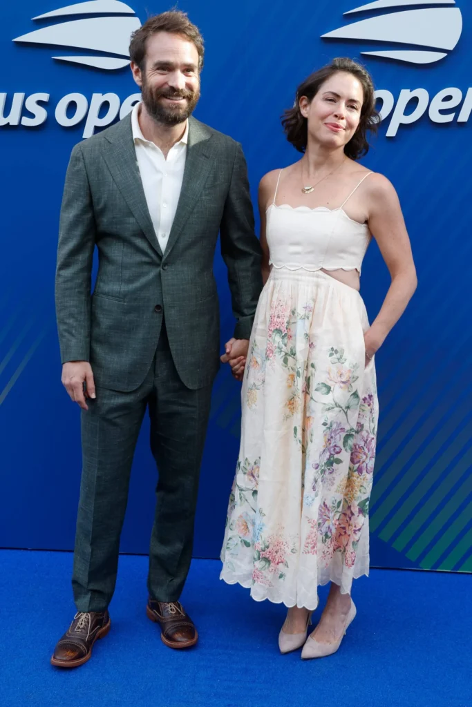 US Open 2025 Fashion: The Most Stylish Looks On and Off the Court 11 Charlie_Cox_Samantha_Thomas_US_Open_2025