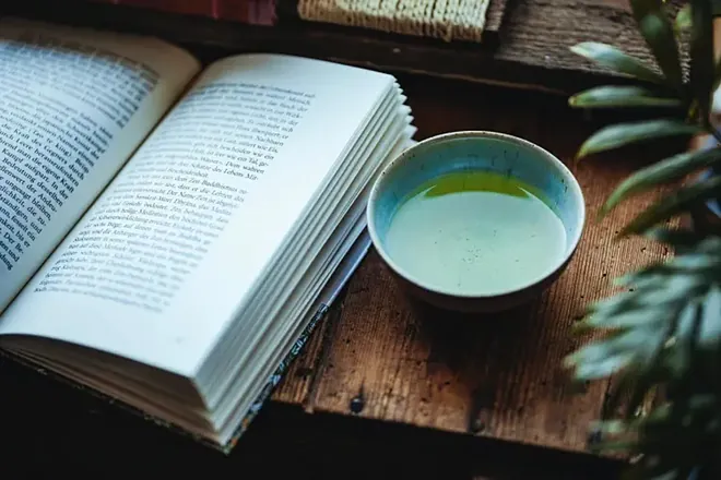 Hojicha Tea: The New Japanese Green Tea Sensation 3 Hojicha is from the Japanese green tea family, like matcha, but with very different properties.