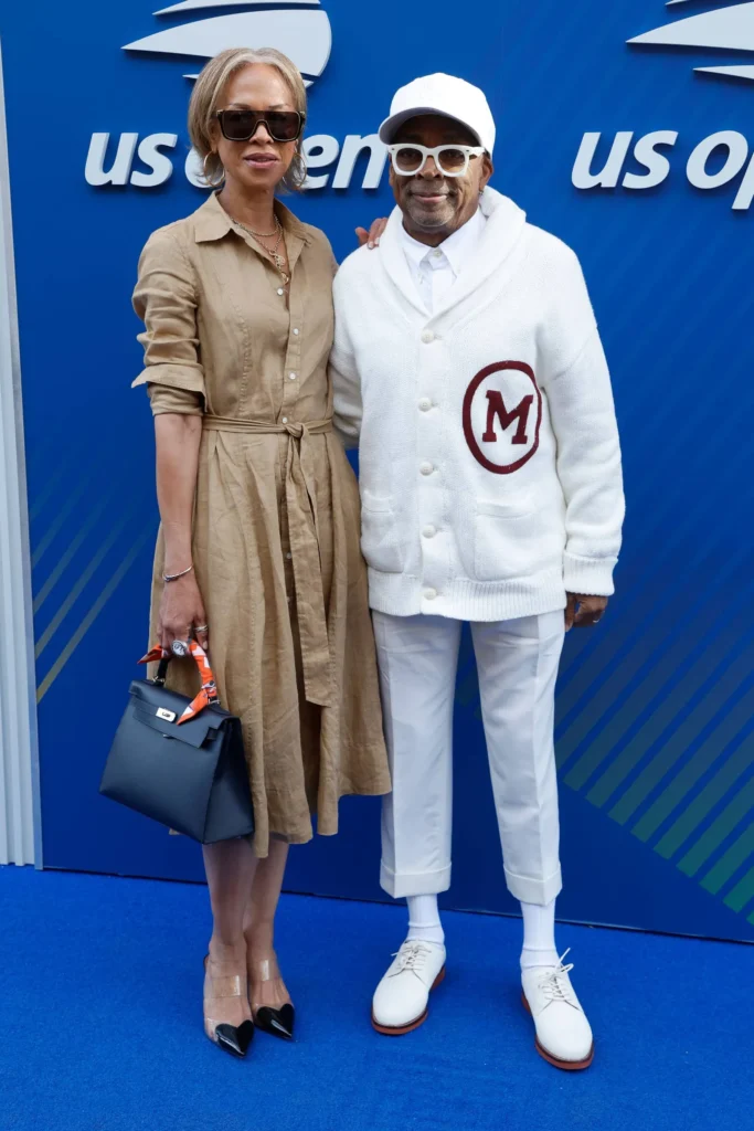 US Open 2025 Fashion: The Most Stylish Looks On and Off the Court 9 Spike_Lee_y_Tonya_Lewis_Lee_US_Open_2025