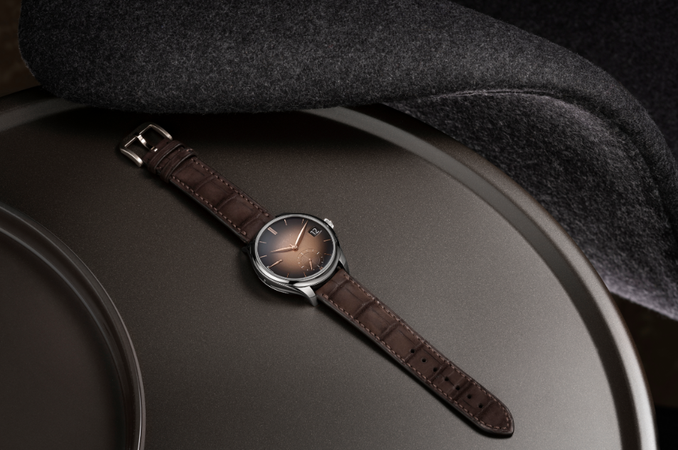 H. Moser & Cie. Endeavour Perpetual Calendar Smoked Salmon Dial: A Masterpiece of Modern Watchmaking 5 4578654